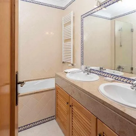 T2 Muito Espacoso Na Praia Del Rey Obidos Piscina Comum Apartment *