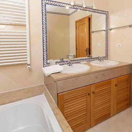 Apartment T2 Muito Espacoso Na Praia Del Rey Obidos Piscina Comum *